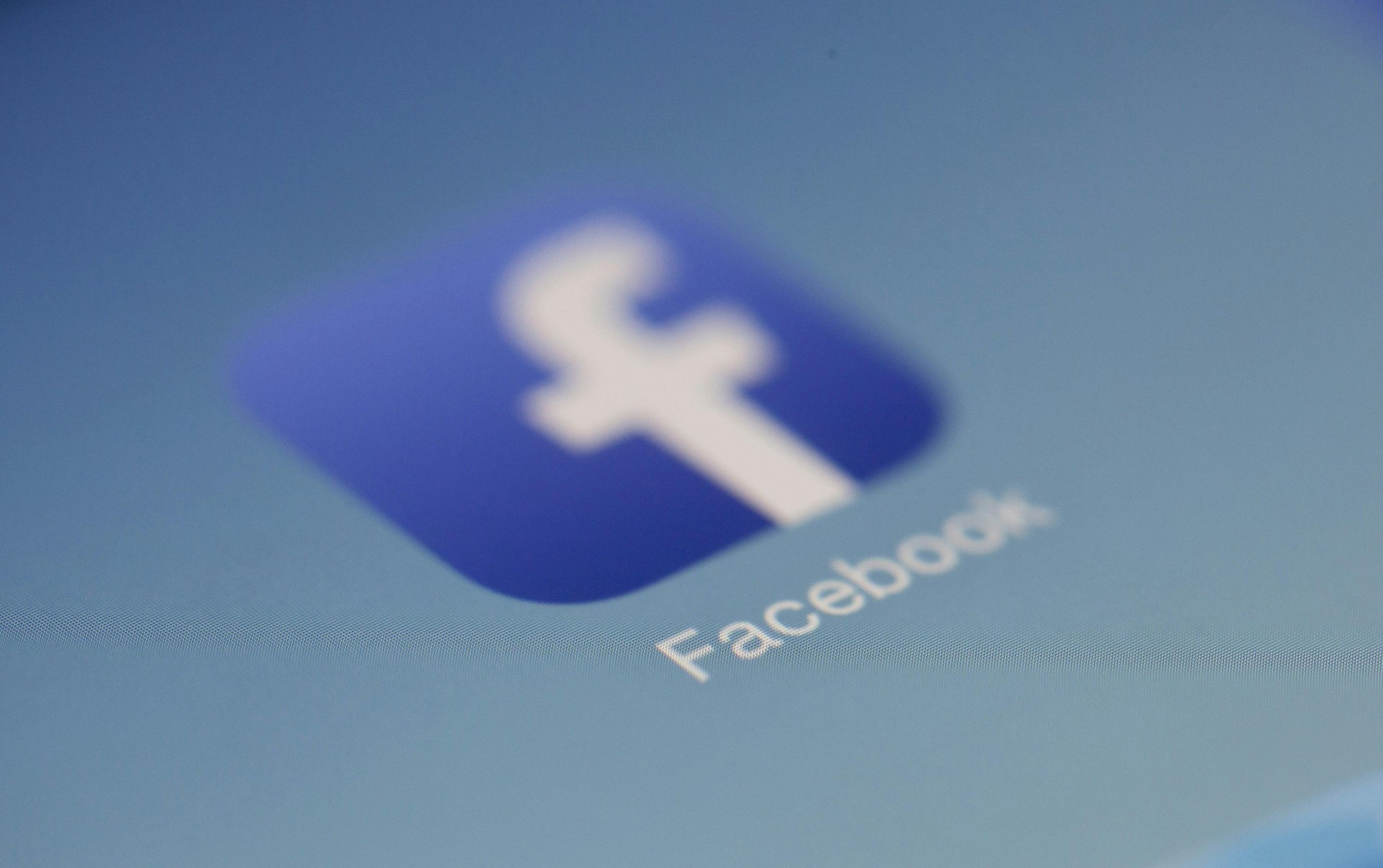 Zrušení facebookového účtu Divadlo u Valšů a Komunitní dům ŽIVOTa 90